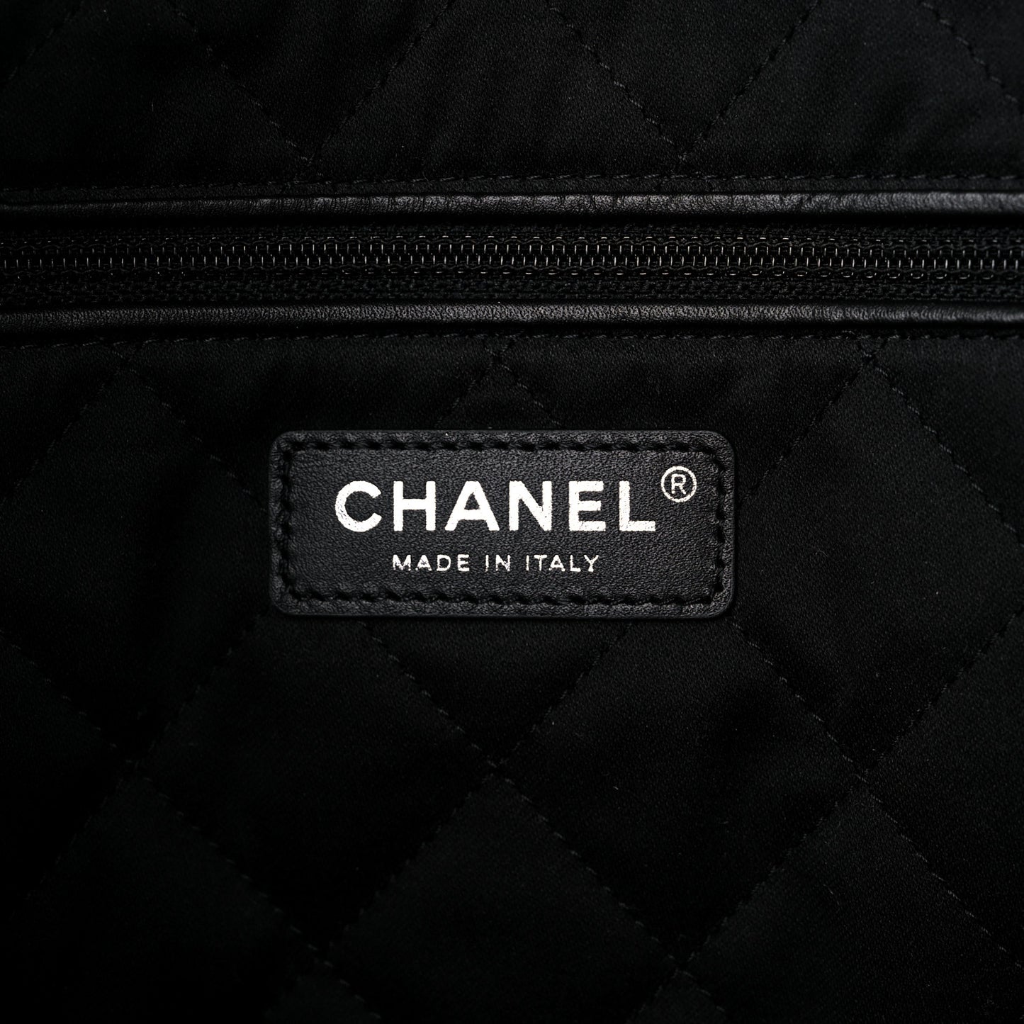 Shiny Calfskin Quilted Small Chanel 22 So Black