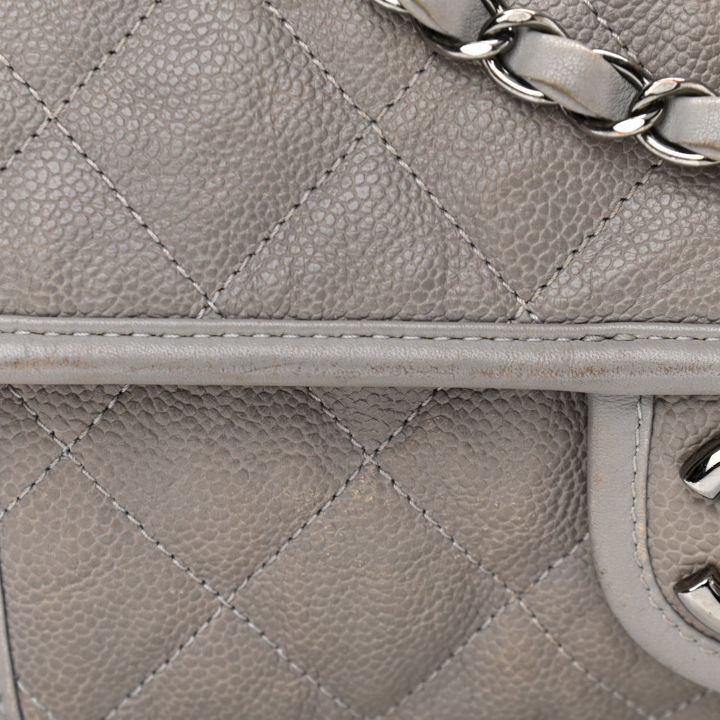 Caviar Quilted Medium French Riviera Flap Light Grey