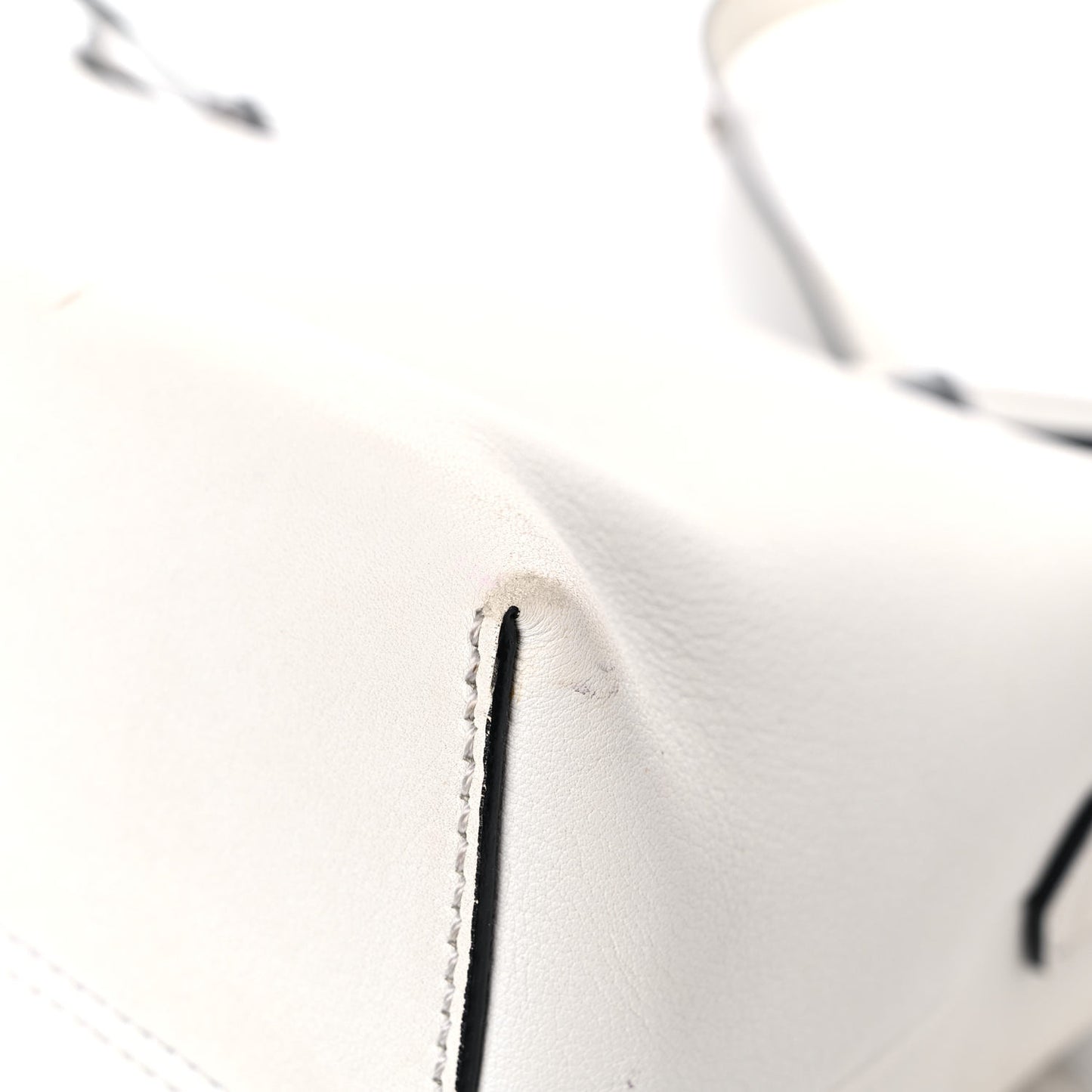 Vitello Dolce Croc Tail Medium By The Way Boston Bag White Black