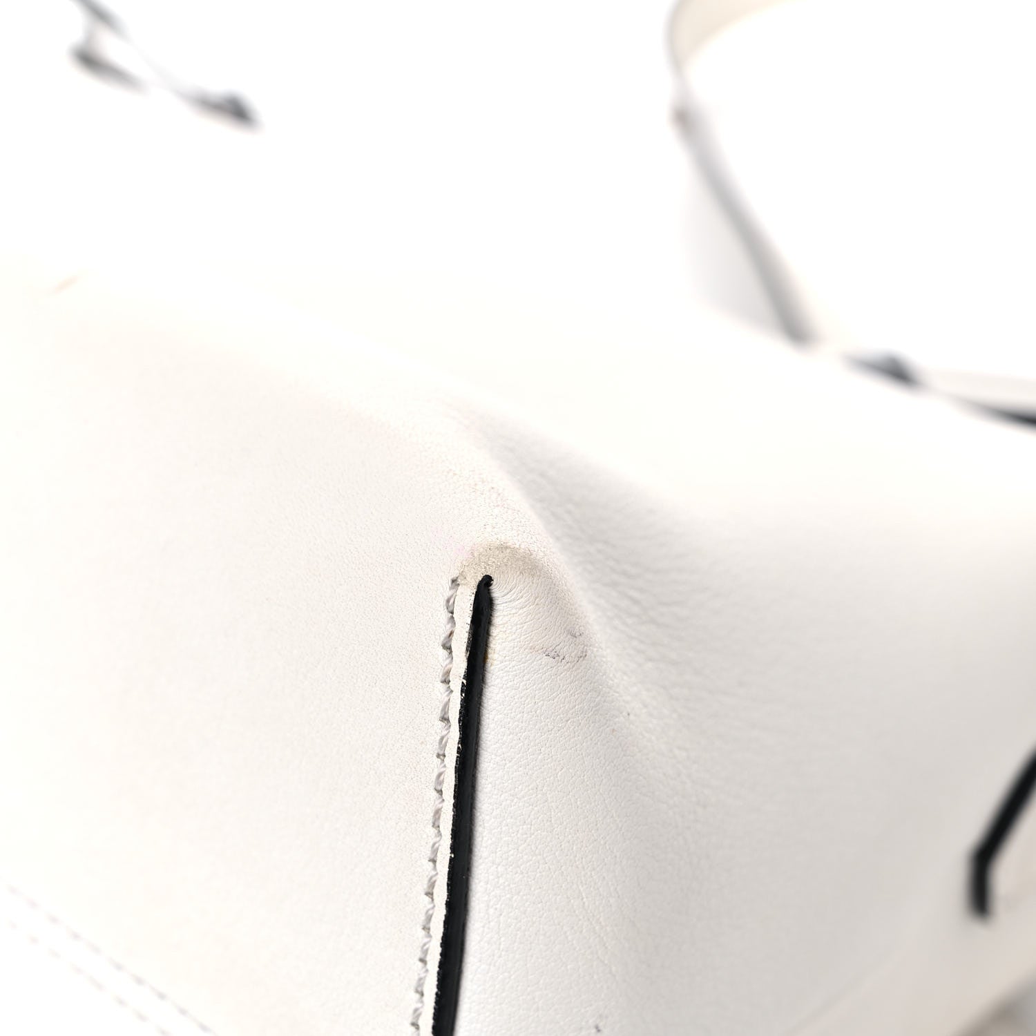 Fendi Vitello Dolce Croc Tail Medium By The Way Boston Bag White Black 11 of 26