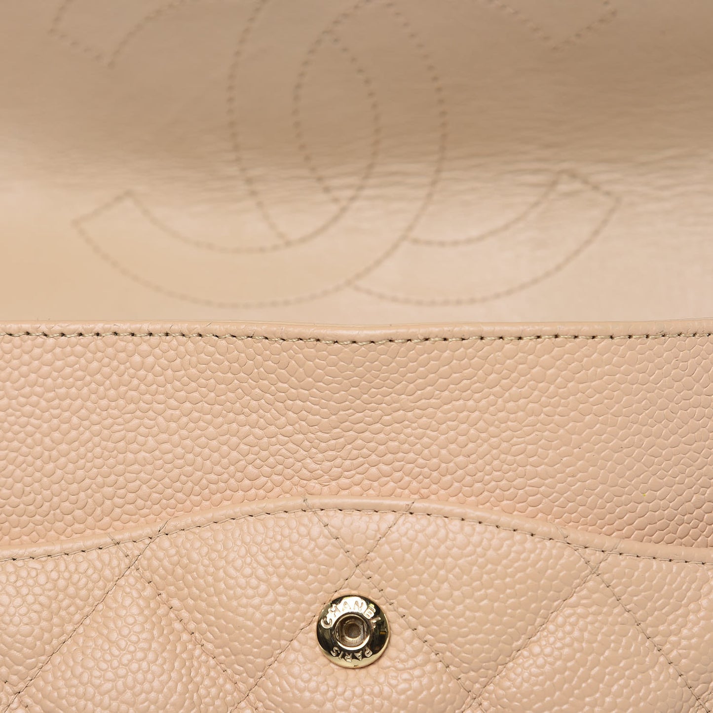 Caviar Quilted Jumbo Double Flap Beige Clair