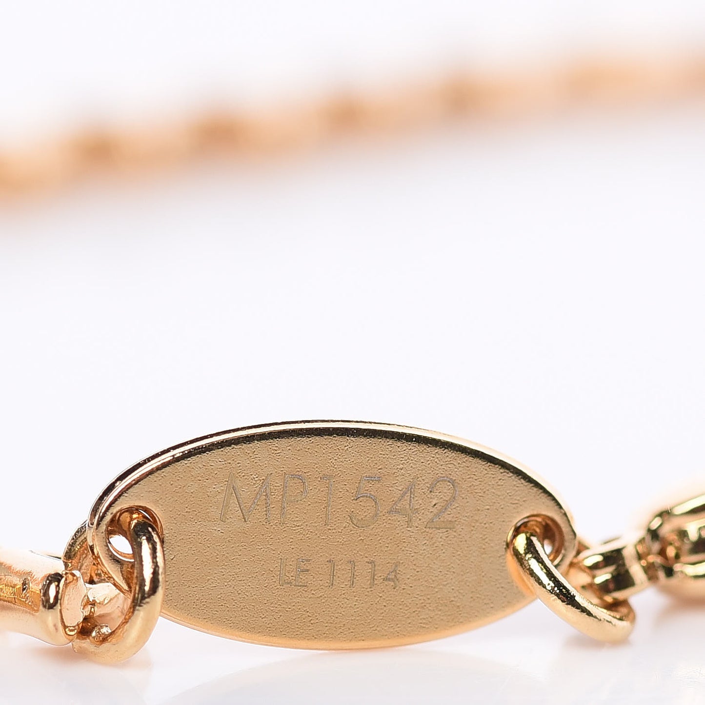 Petit Essential V Bracelet Gold