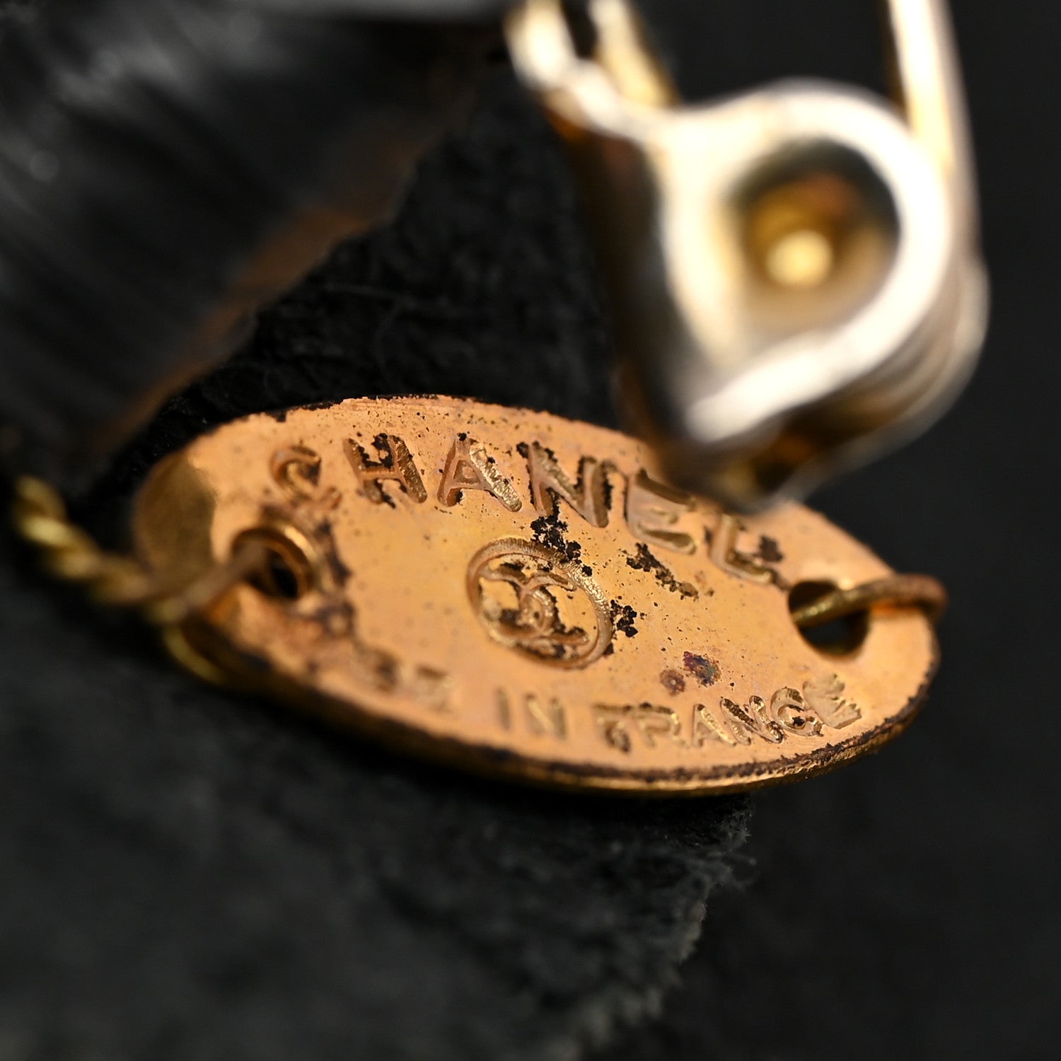 Chanel Patent Camellia Brooch Black 1791187 – FASHIONPHILE