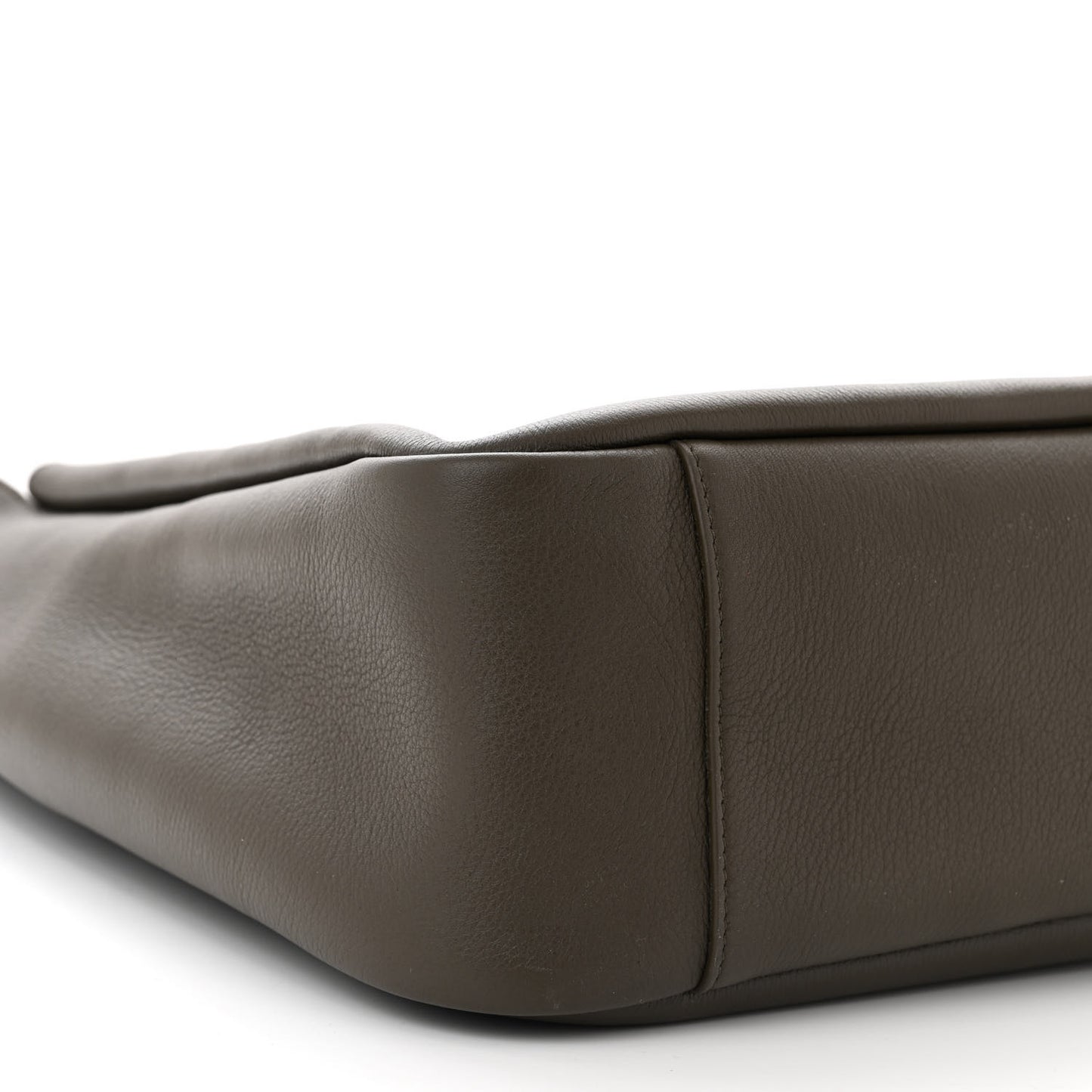 Supple Calfskin Large Le 5 A 7 Soft Hobo Light Musk