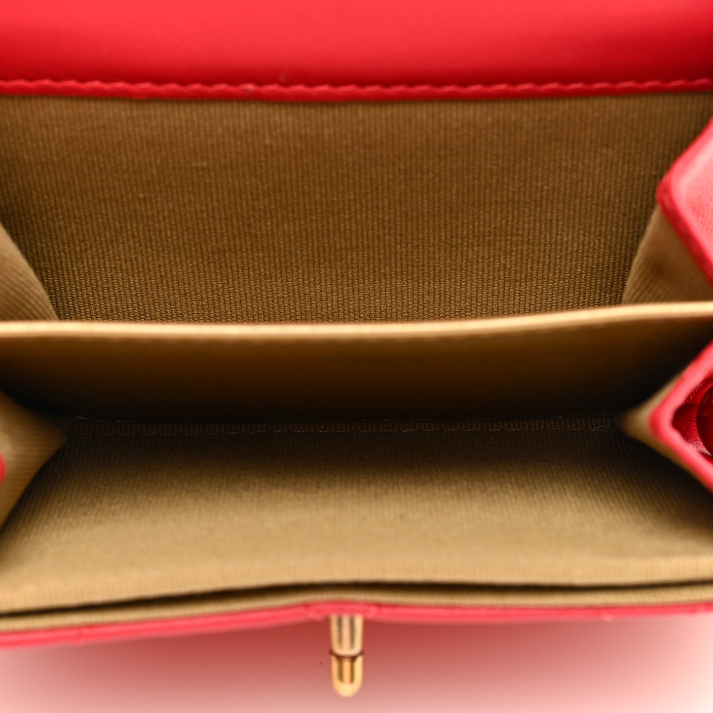 Lambskin Quilted Pearl Crush Card Holder With Chain Red