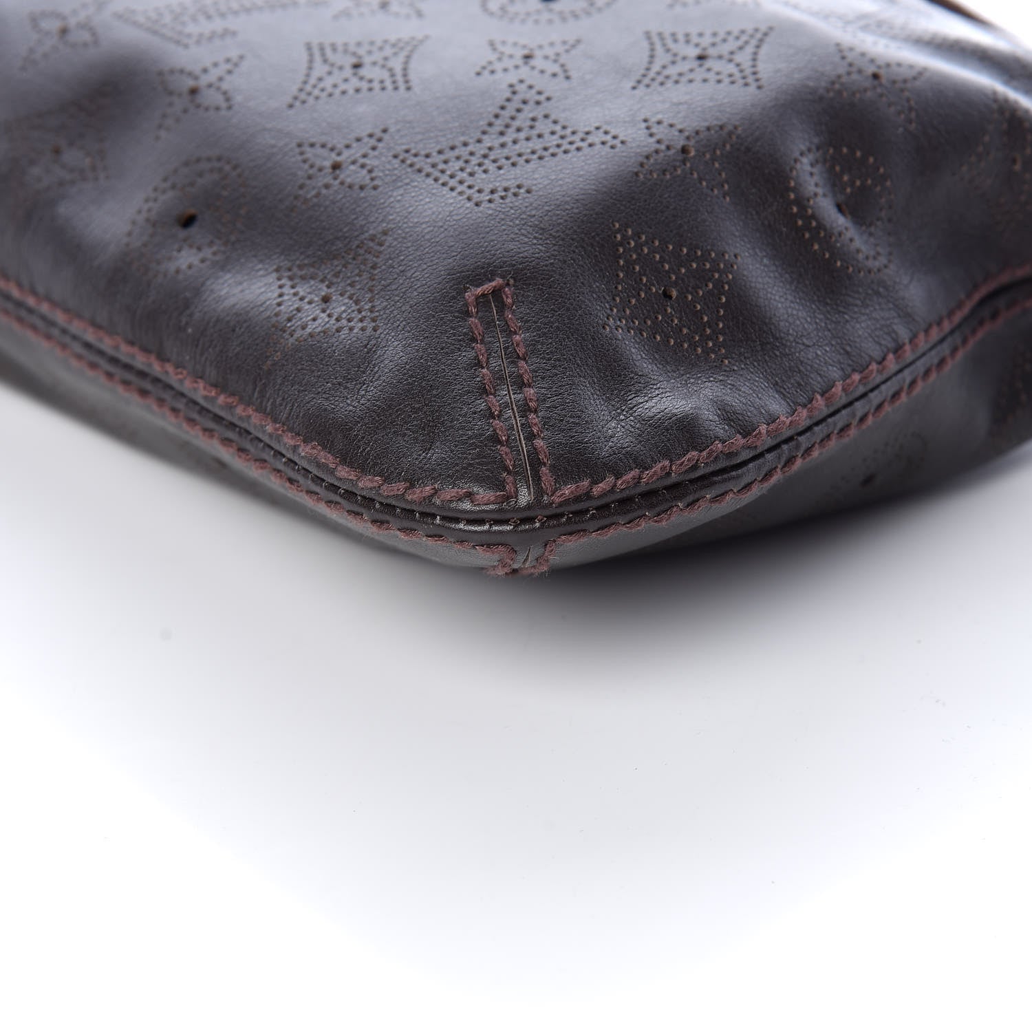 Louis Vuitton Mahina Onatah Pochette Moka 7 of 11