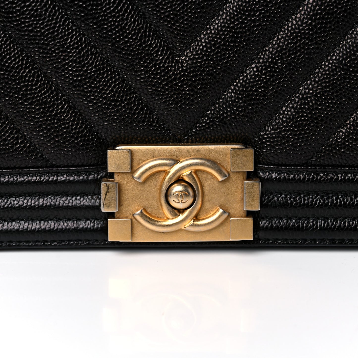 Caviar Chevron Quilted Medium Boy Flap Black