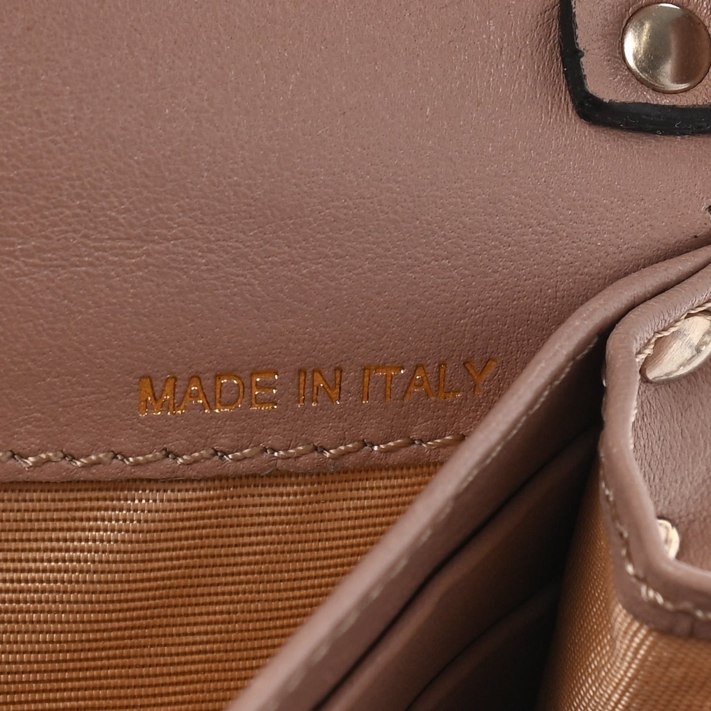 Vitello Rockstud Flap Wallet On Chain Poudre