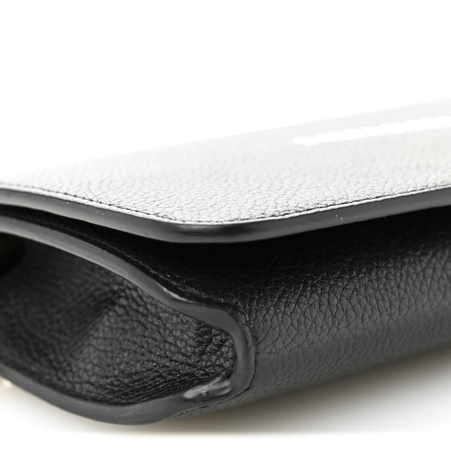 Grained Calfskin Logo Cash Phone Holder Wallet On Chain Black White