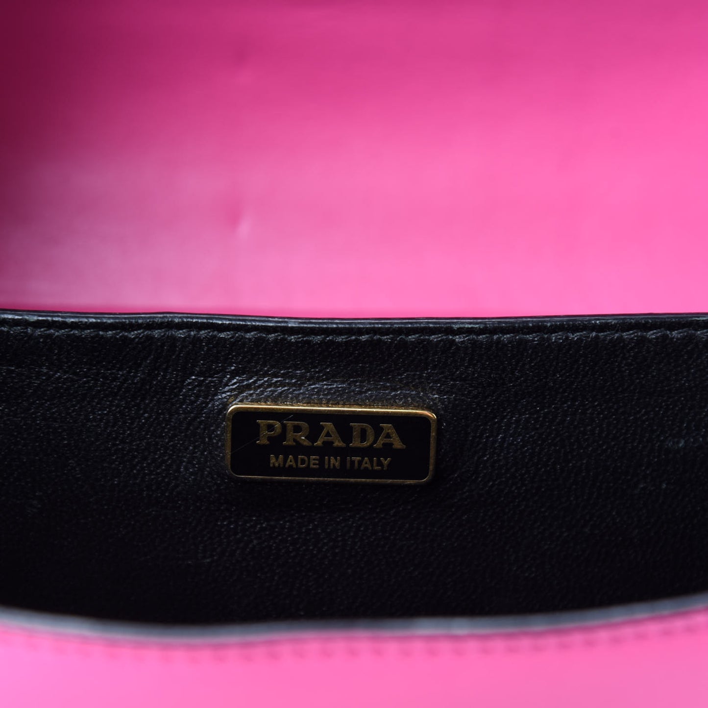 City Calf Saffiano Cahier Bag Fuxia Black