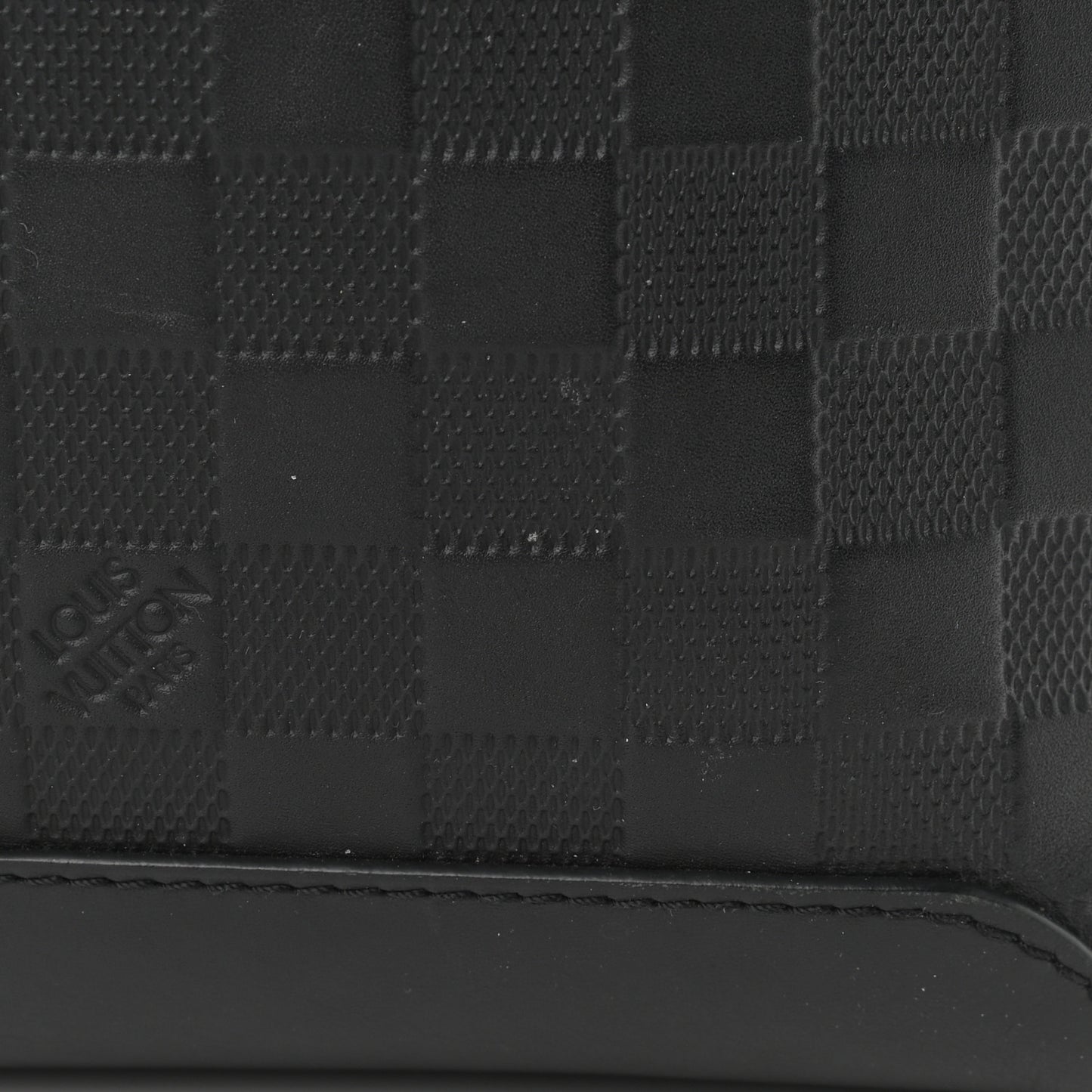 Damier Infini Discovery Messenger BB Onyx