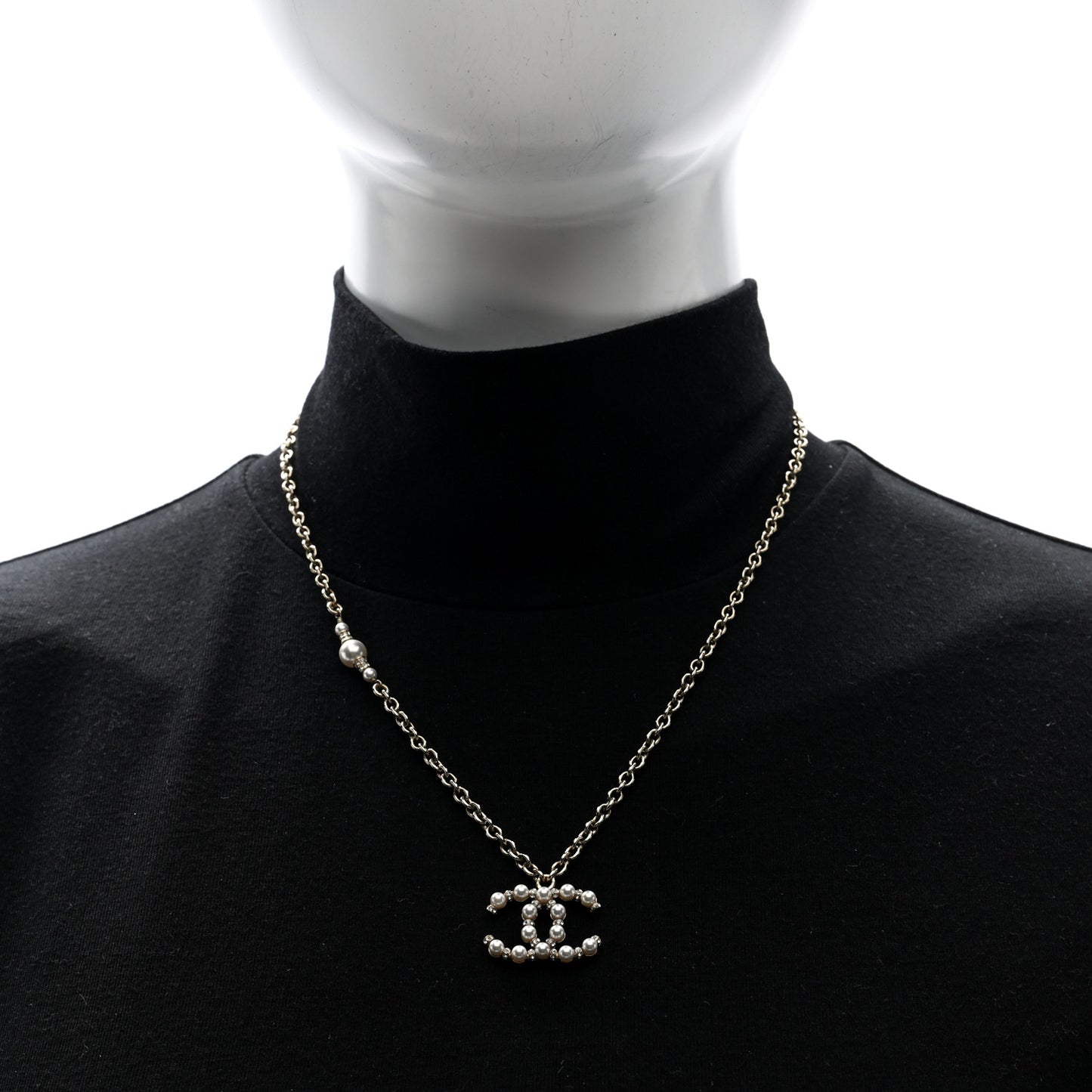 Crystal Pearl Nefertiti CC Pendant Necklace Gold