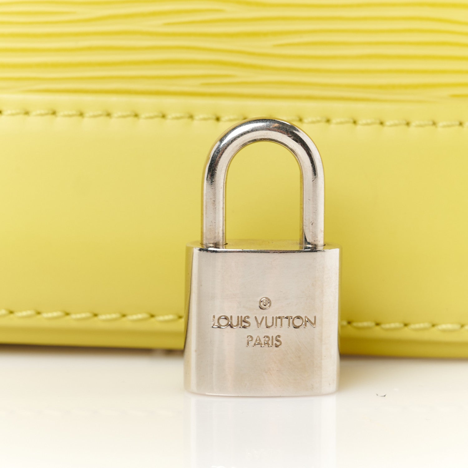 Louis Vuitton Epi Alma MM Pistache 8 of 13