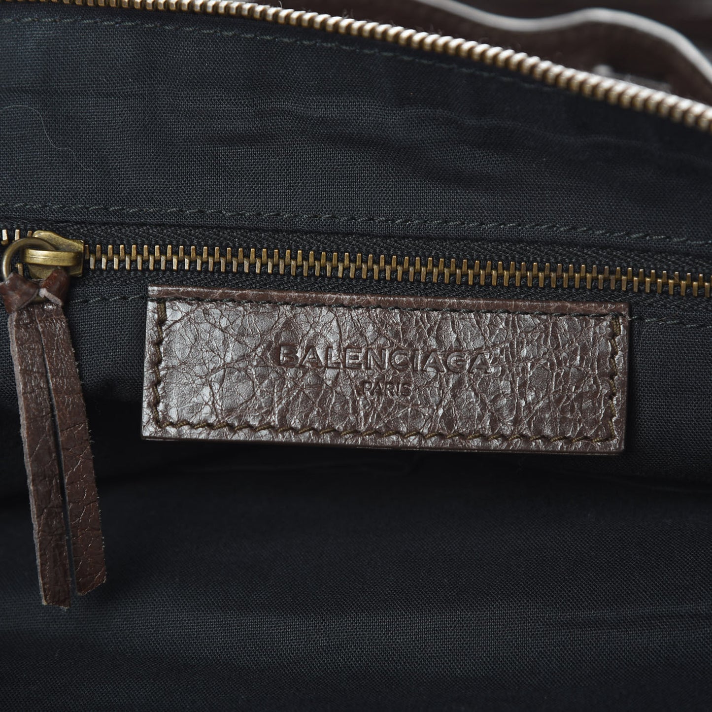 Agneau Cross Day Messenger Charbon