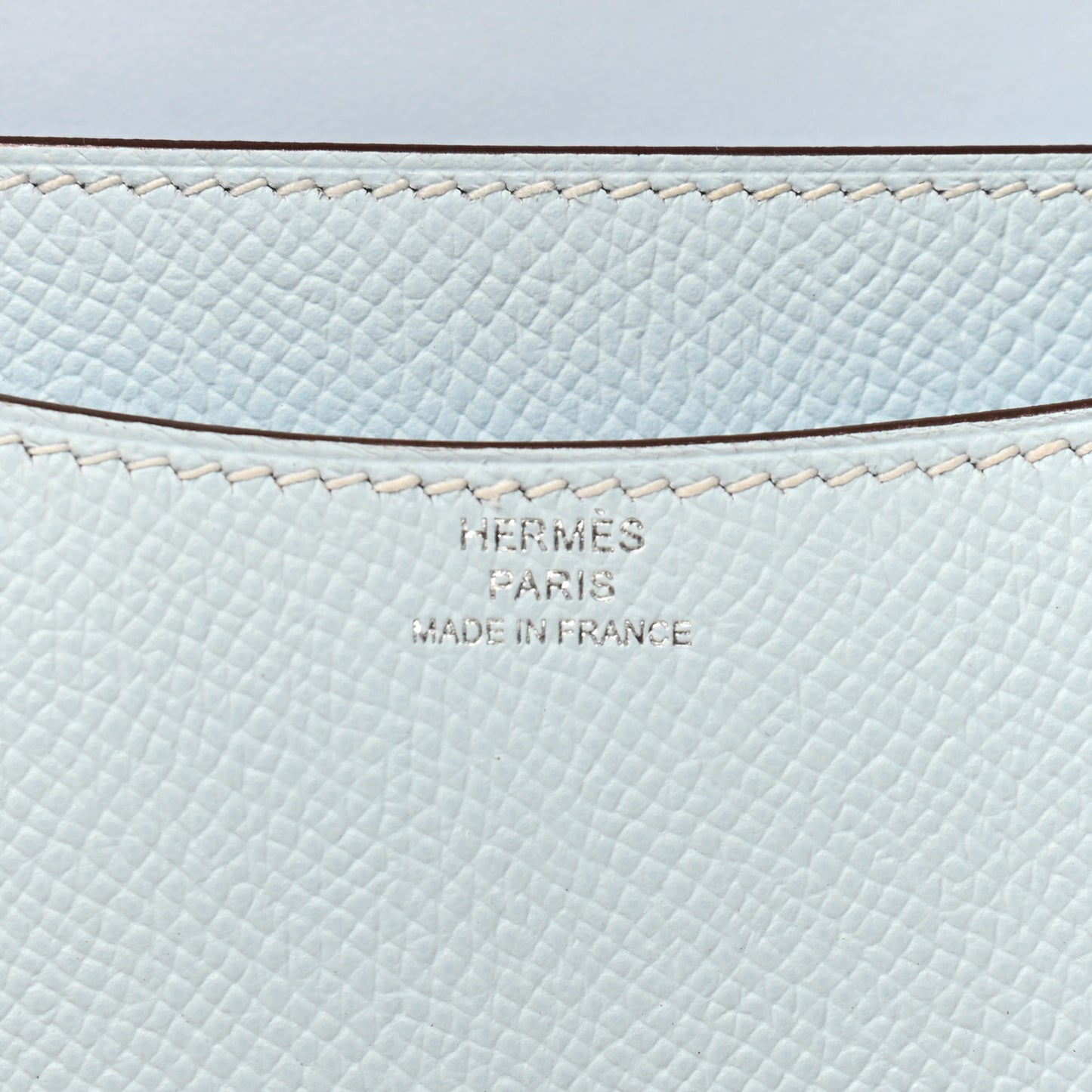 Epsom Constance 18 Bleu Brume