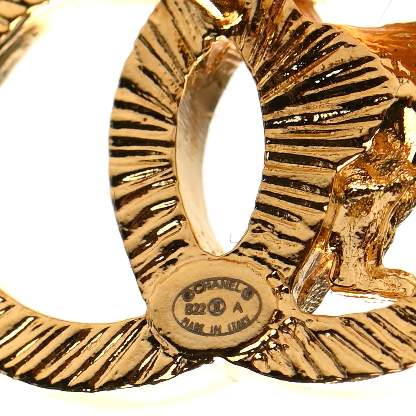 Metal CC Lion Earrings Gold