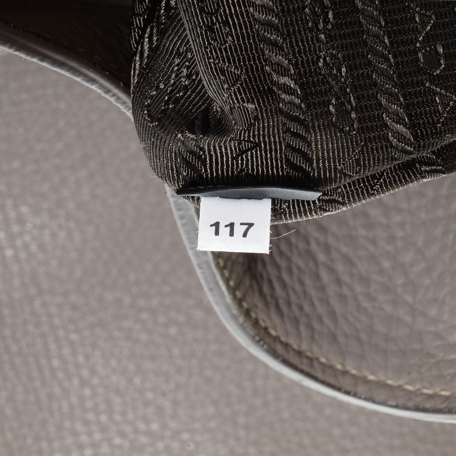 Prada Vitello Daino Hobo Argilla 9 of 10