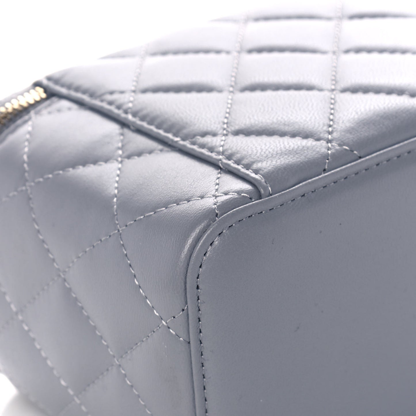 Lambskin Quilted Small Pearl Crush Vanity Case With Chain Grey