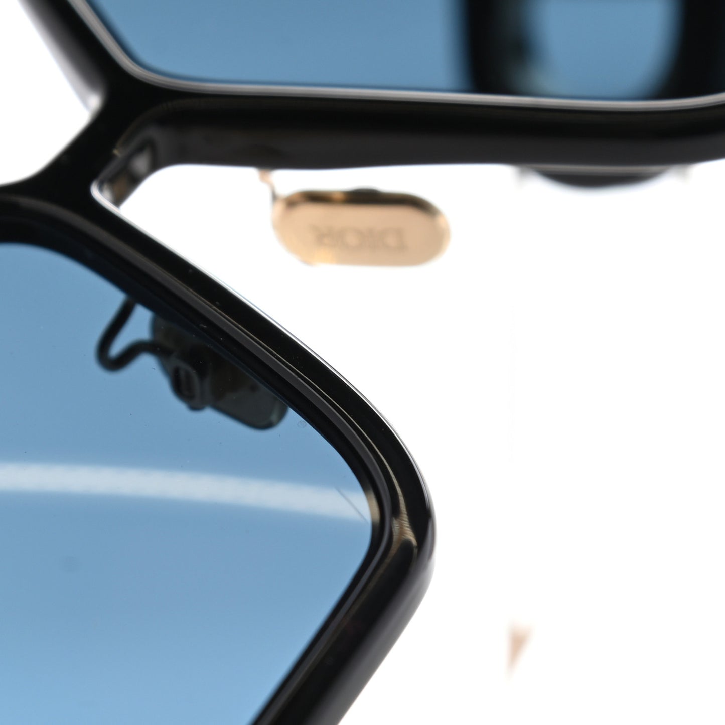 Butterfly 30 Montaigne Sunglasses Black Gold
