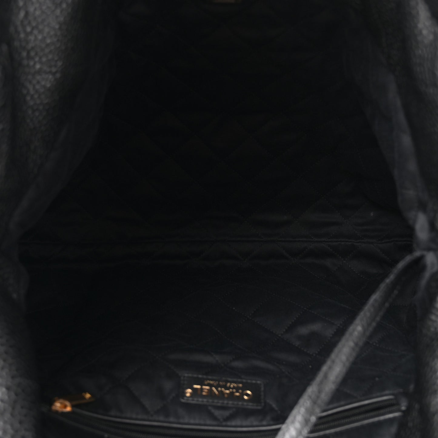 Shiny Caviar Quilted Chanel 22 Black