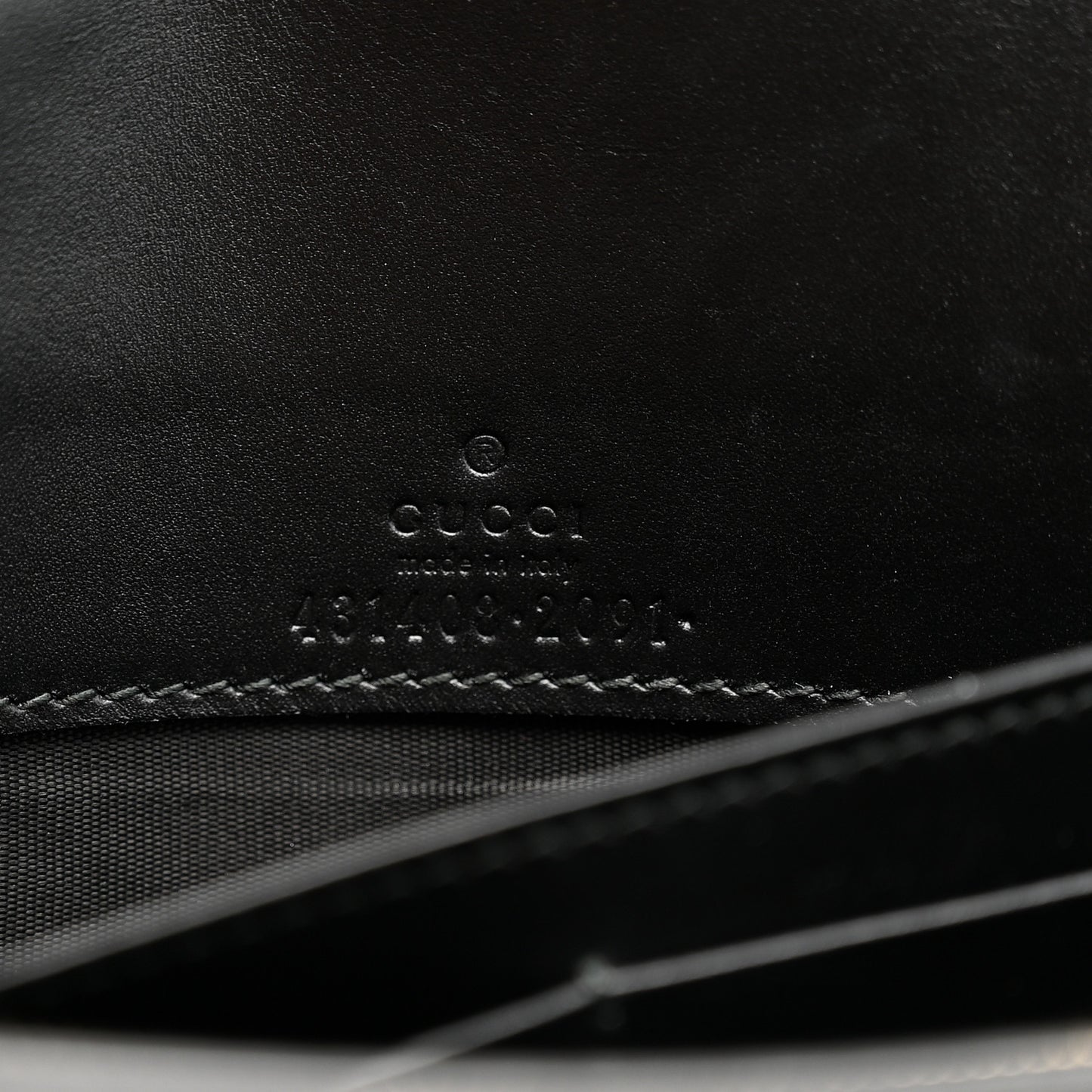 Guccissima Signature Bowy Chain Wallet Black