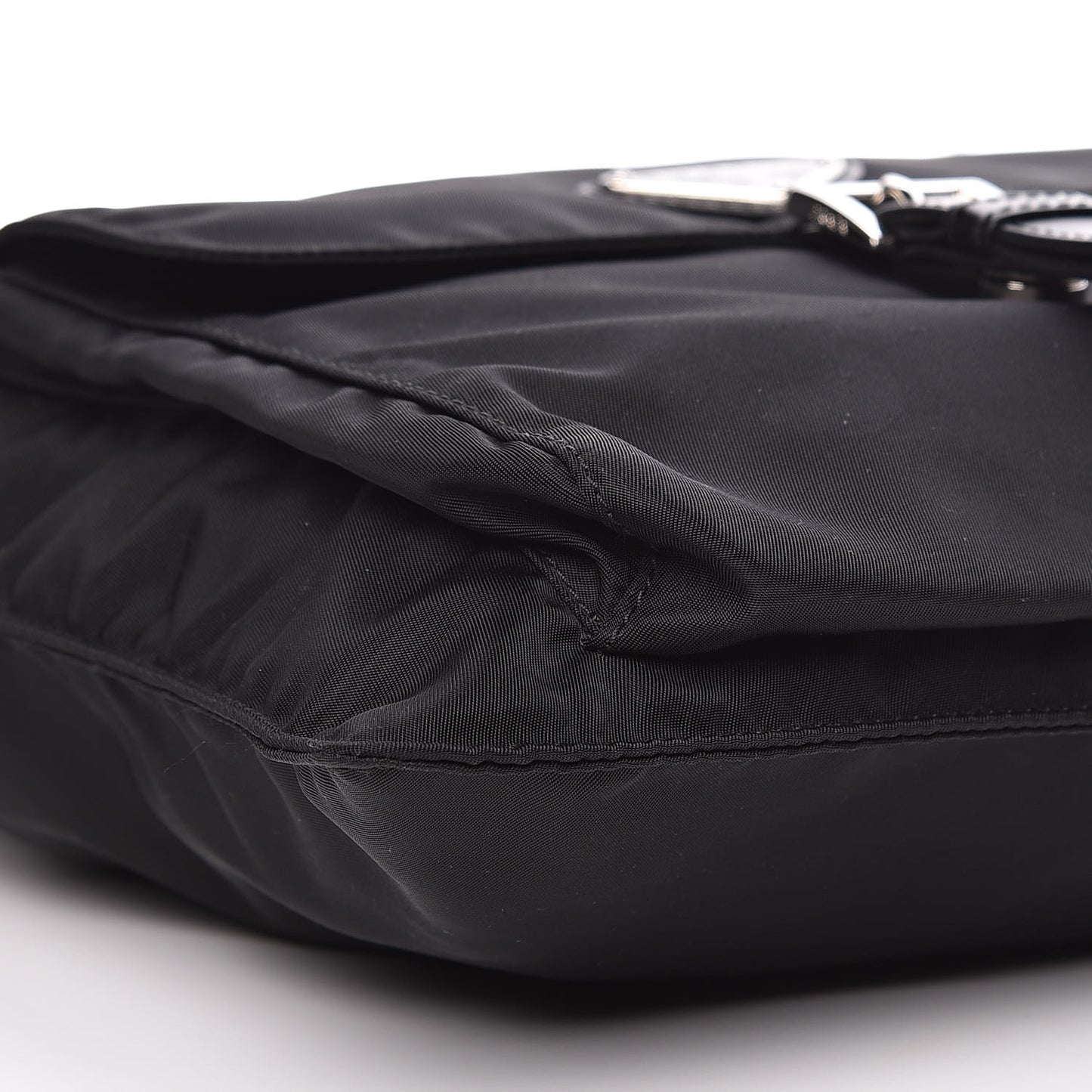 Nylon Vela Messenger Black