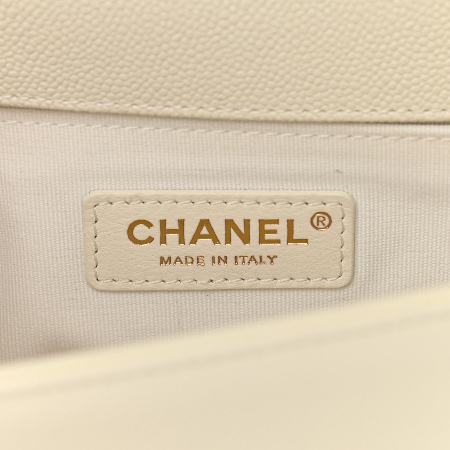 Caviar Quilted Medium Boy Flap White