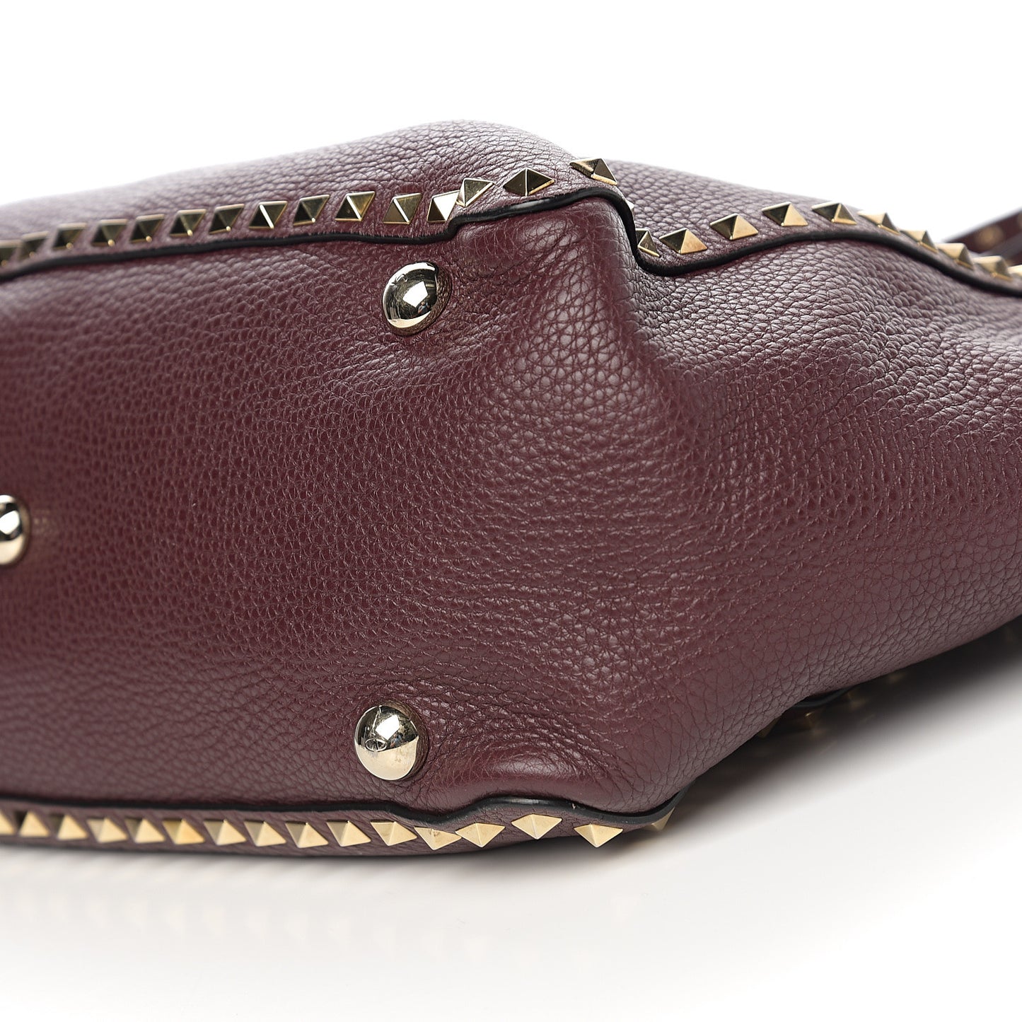 Pebbled Calfskin Medium Rockstud Tote Rubin