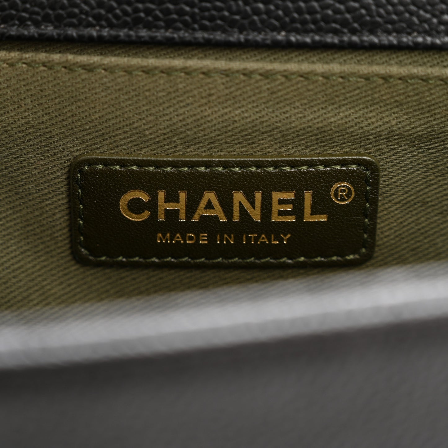 Caviar Quilted Medium Boy Flap Black