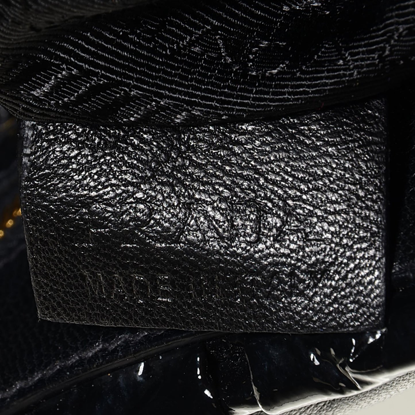 Vernice Gaufre Shoulder Bag Black