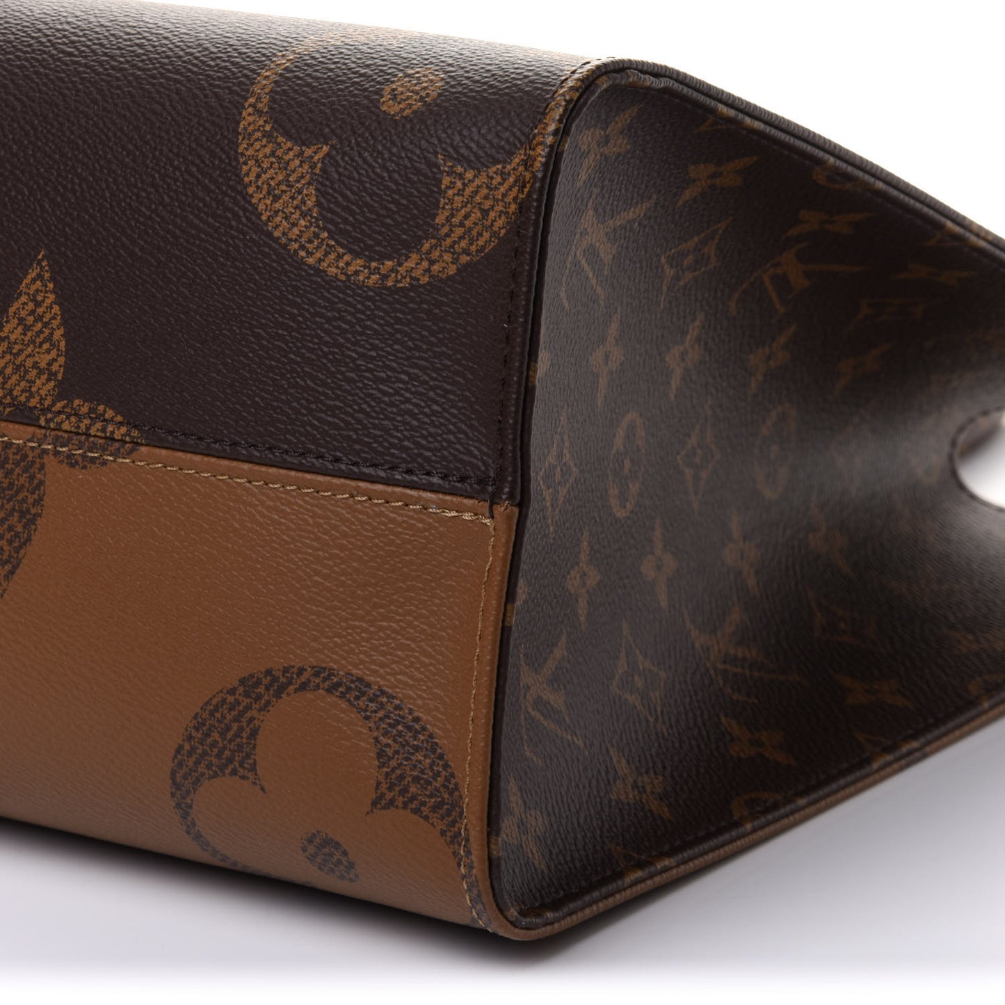 Reverse Monogram Giant Onthego MM