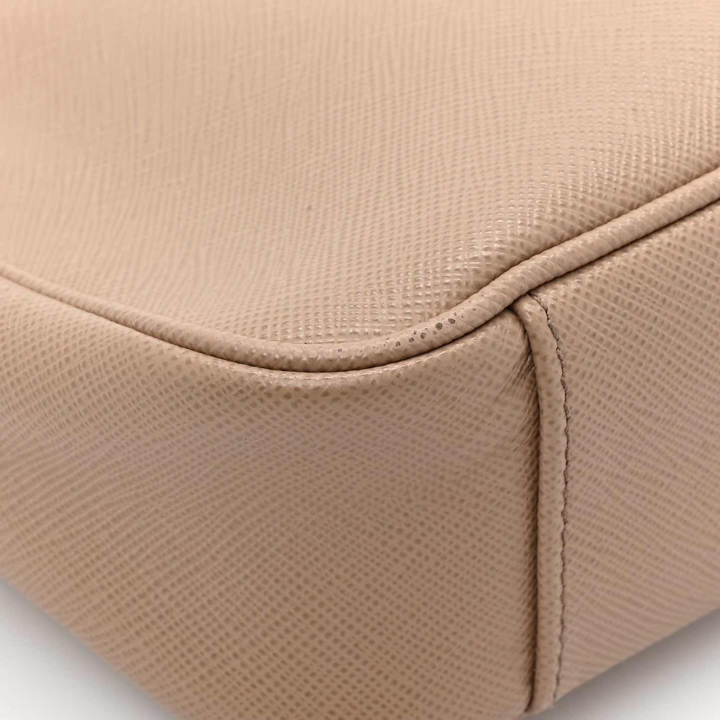 Saffiano Lux Re-Edition 2005 Shoulder Bag Cammeo