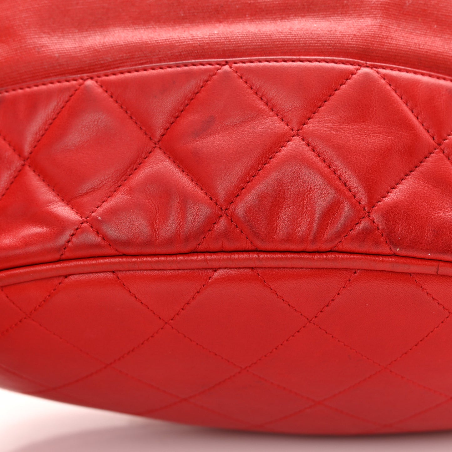 Lambskin CC Drawstring Shoulder Bag Red