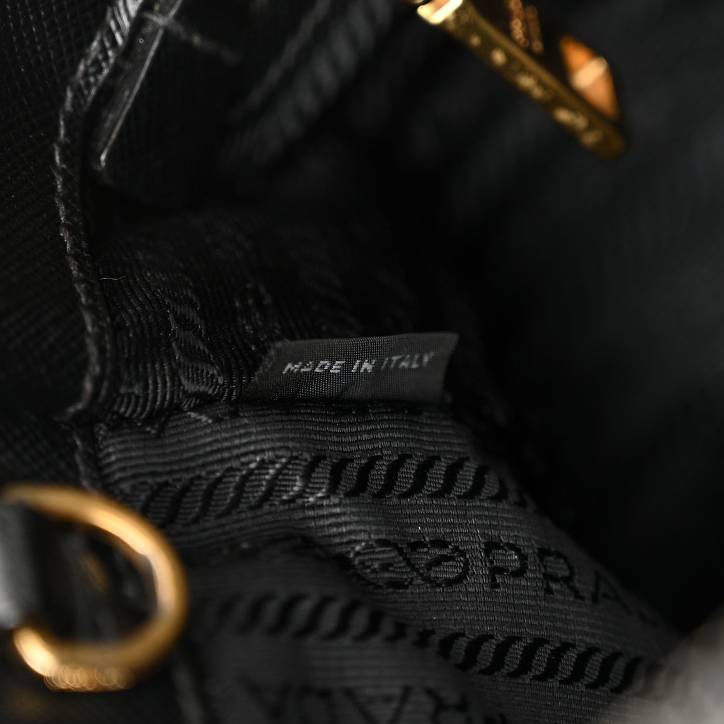 Saffiano Lux Medium Galleria Double Zip Tote Black