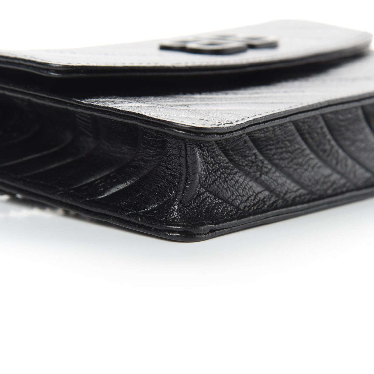 Shiny Goatskin Logo Embossed Monochrome BB Wallet On Chain Black