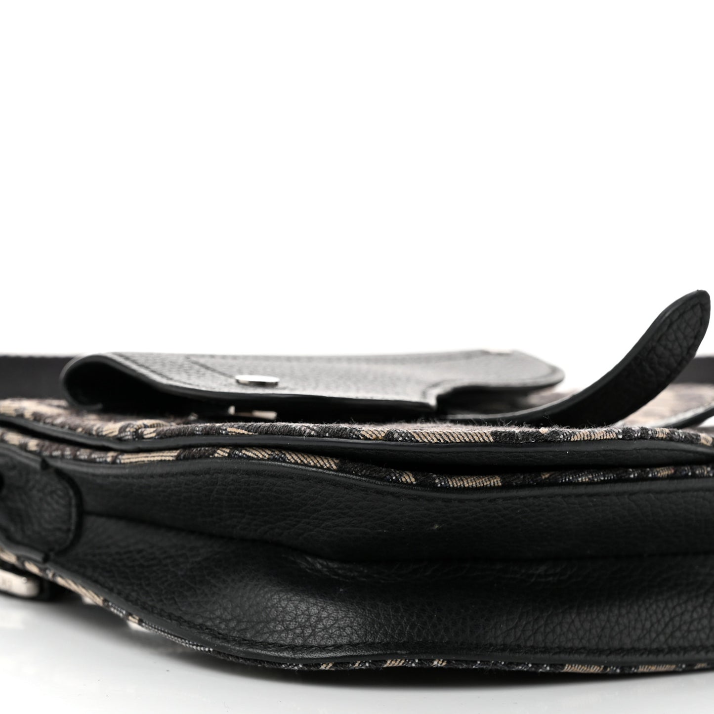 Oblique Saddle Messenger Pouch Beige Black