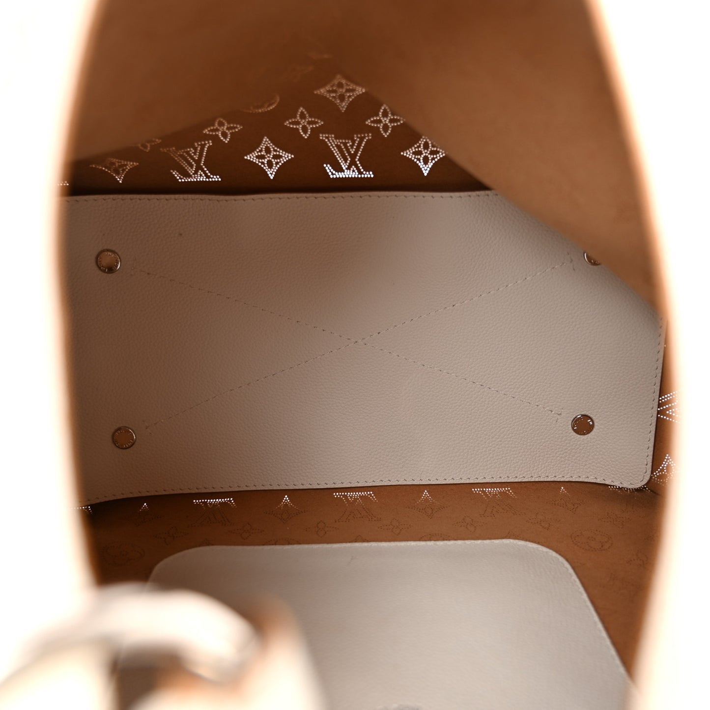 Mahina Carmel Hobo Snow