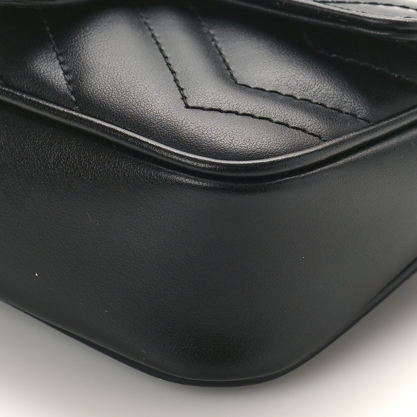 Calfskin Matelasse Super Mini GG Marmont Shoulder Bag Black