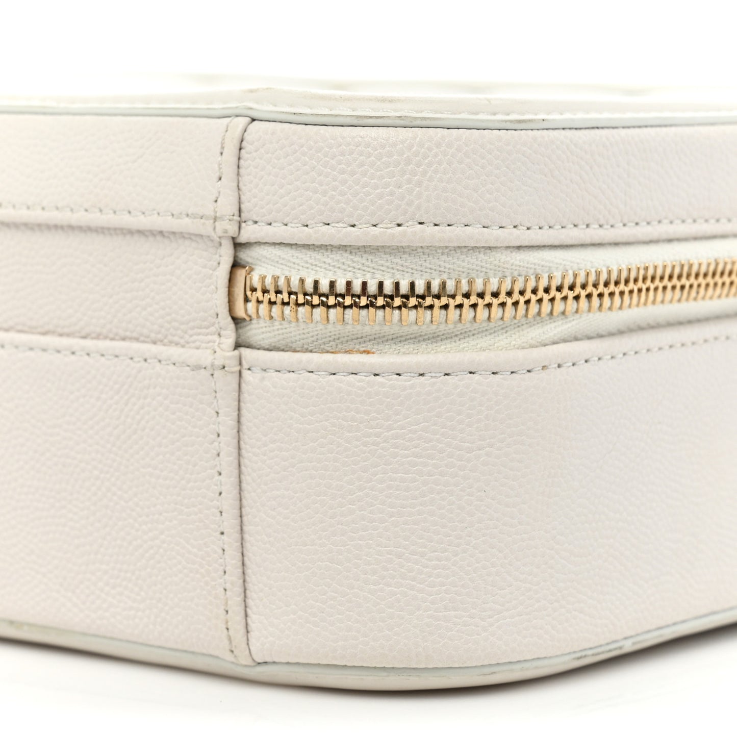Caviar Quilted Medium CC Filigree Vanity Case White