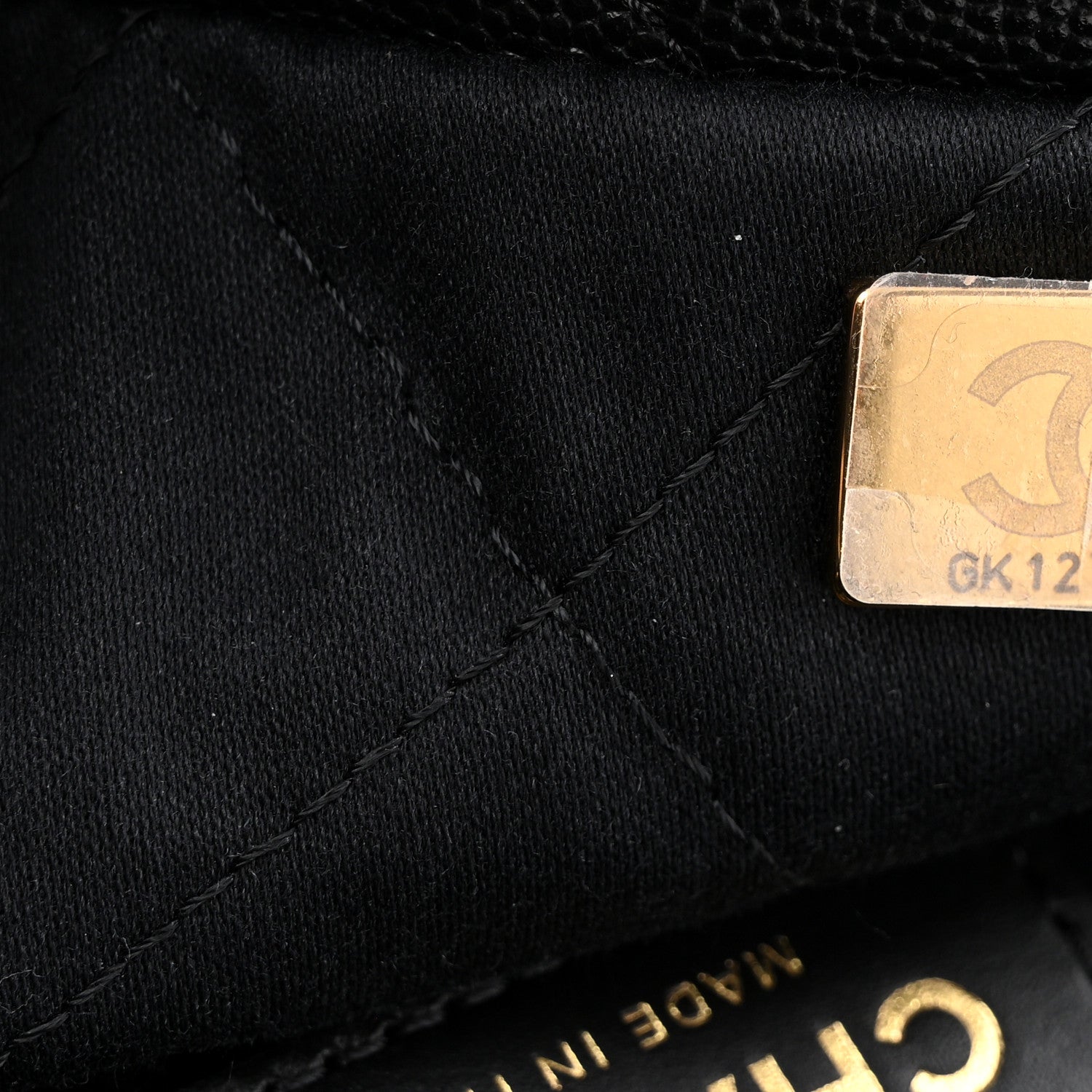 Chanel Shiny Caviar Quilted Monochrome Small Chanel 22 Black 8 of 12