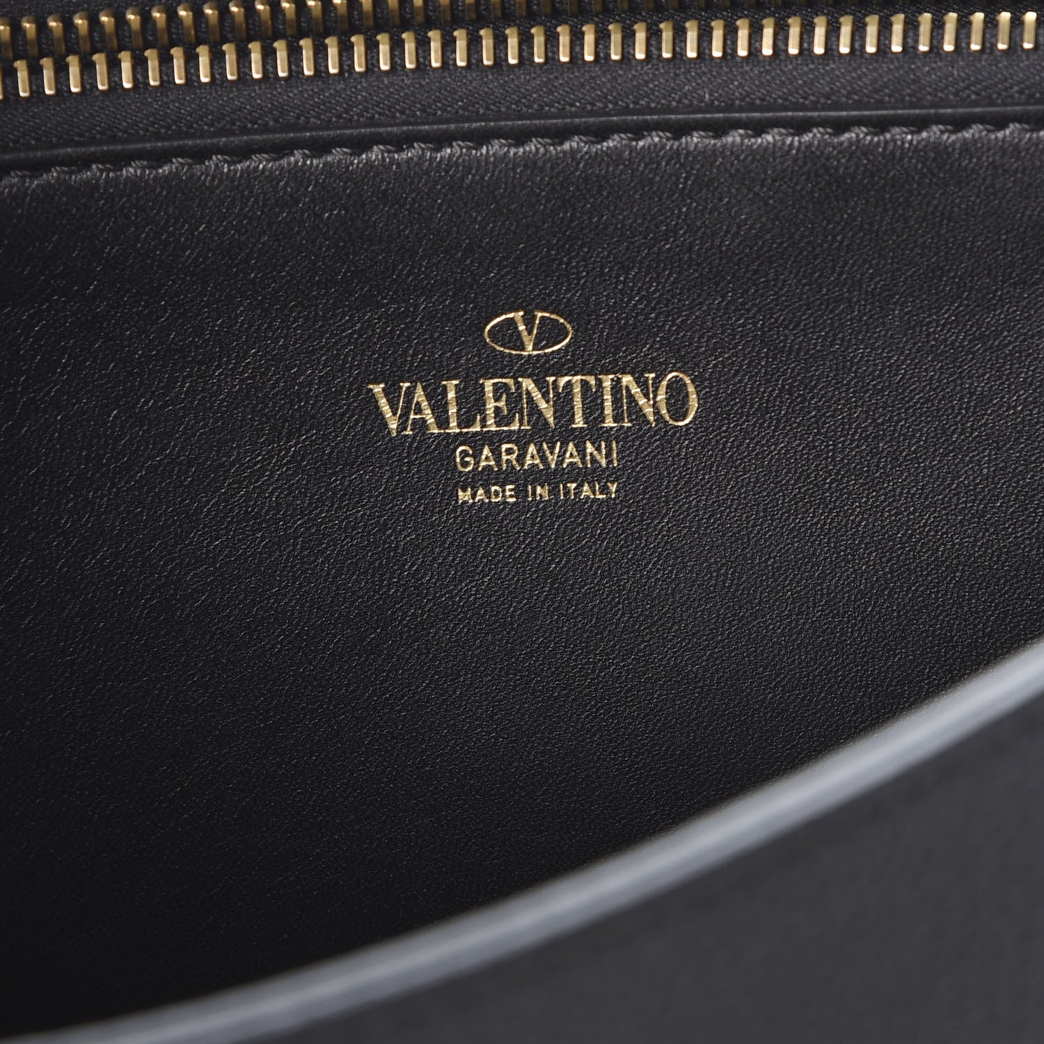 Valentino Garavani Pebbled Calfskin Large VRing Chain Shoulder Bag Black 5 of 8