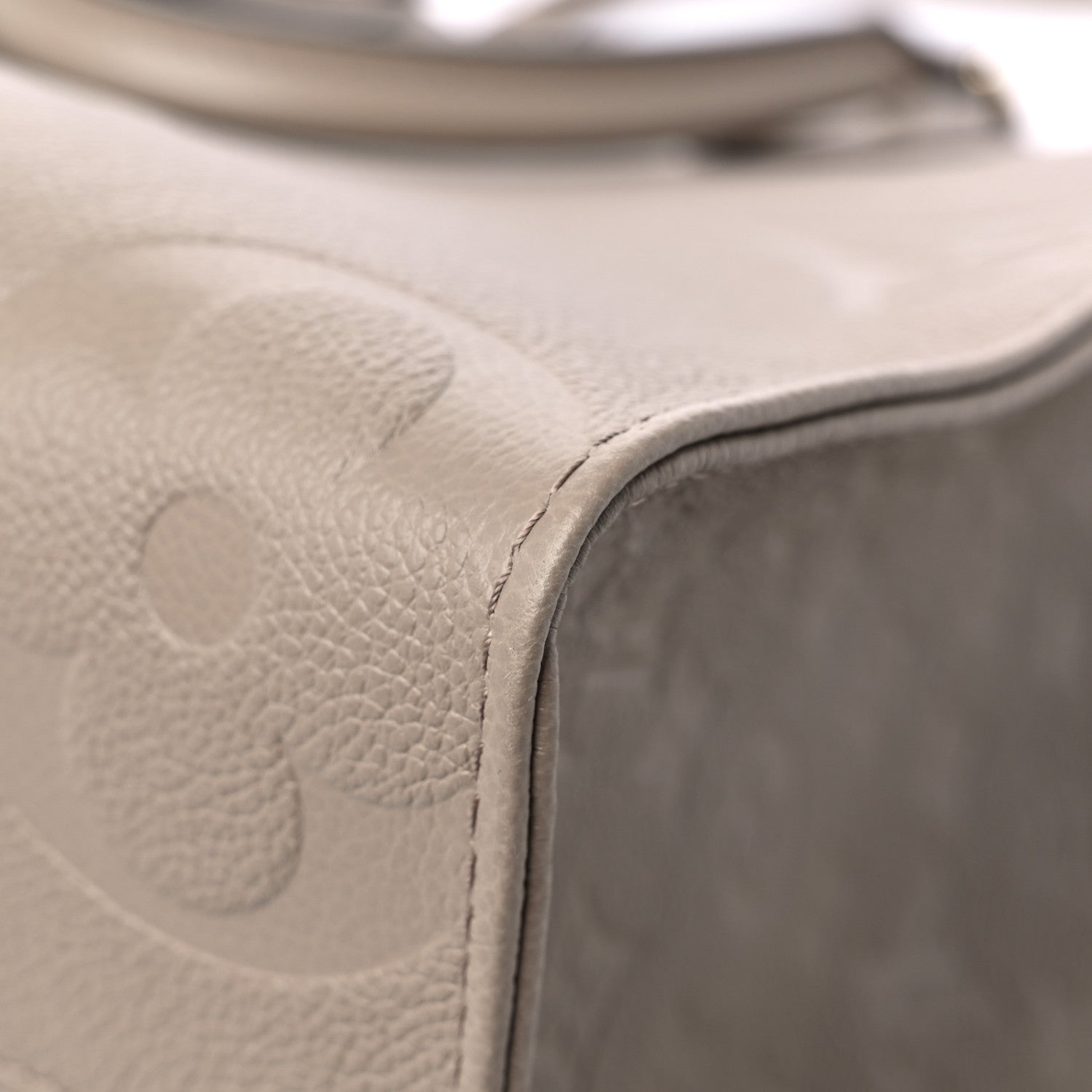Louis Vuitton Empreinte Monogram Giant Onthego MM Tourterelle 10 of 10