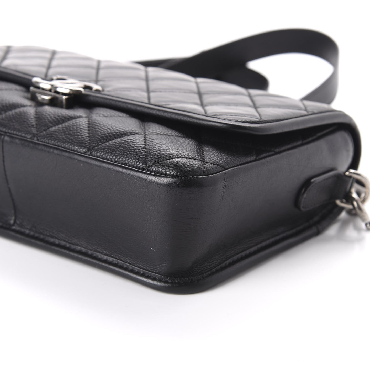 Caviar Iridescent Calfskin Quilted Medium Daily Carry Messenger Black