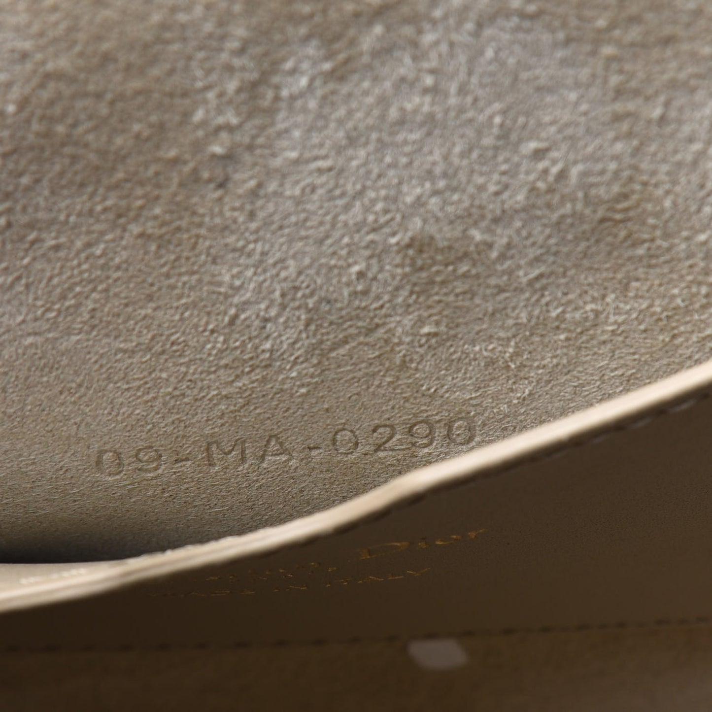 Box Calfskin Medium Bobby Flap Beige