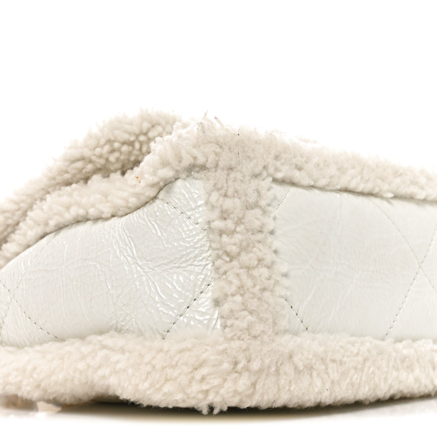 Crumpled Calfskin Shearling Sheepskin Medium Chanel 19 Flap White