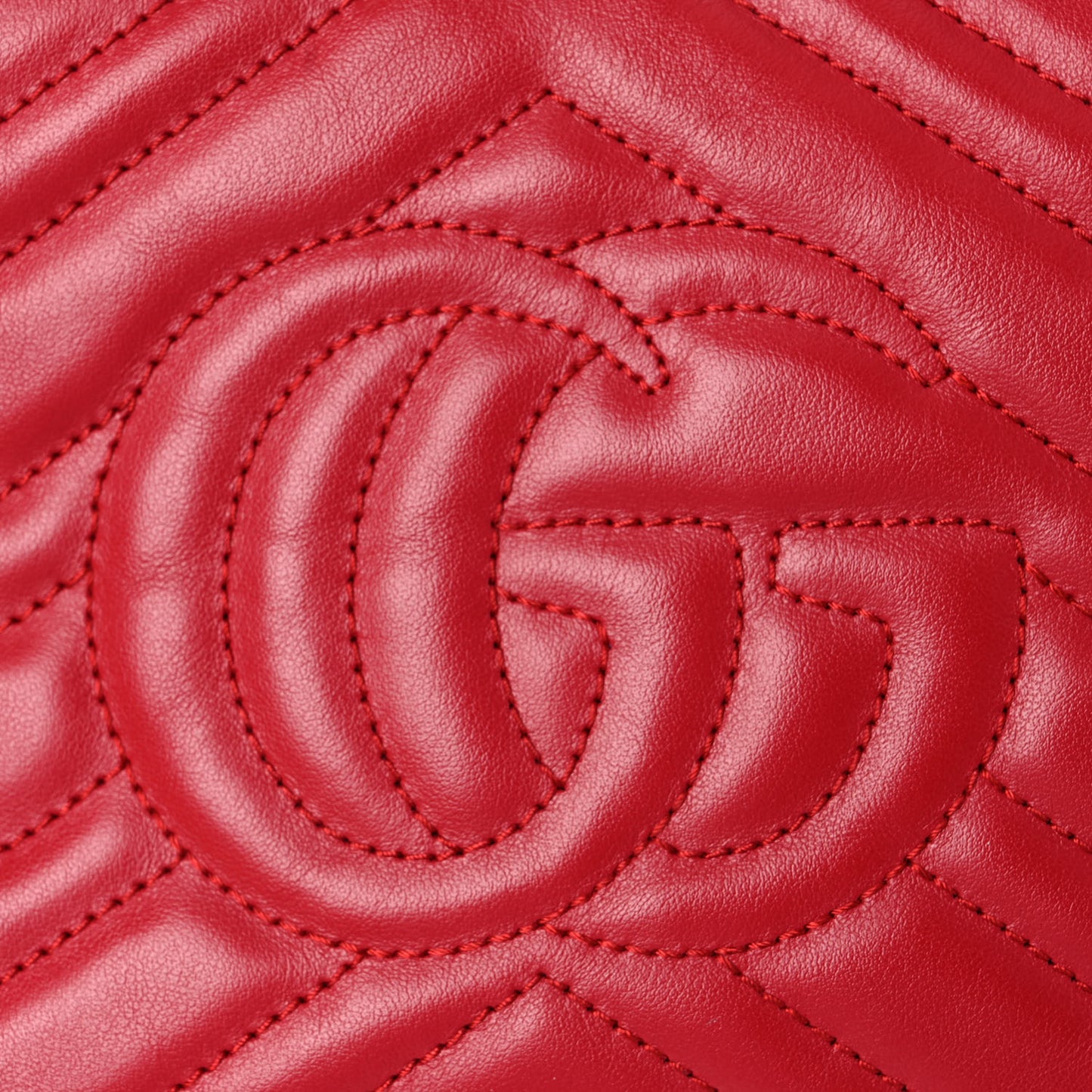 Calfskin Matelasse Small GG Marmont Chain Shoulder Bag Hibiscus Red