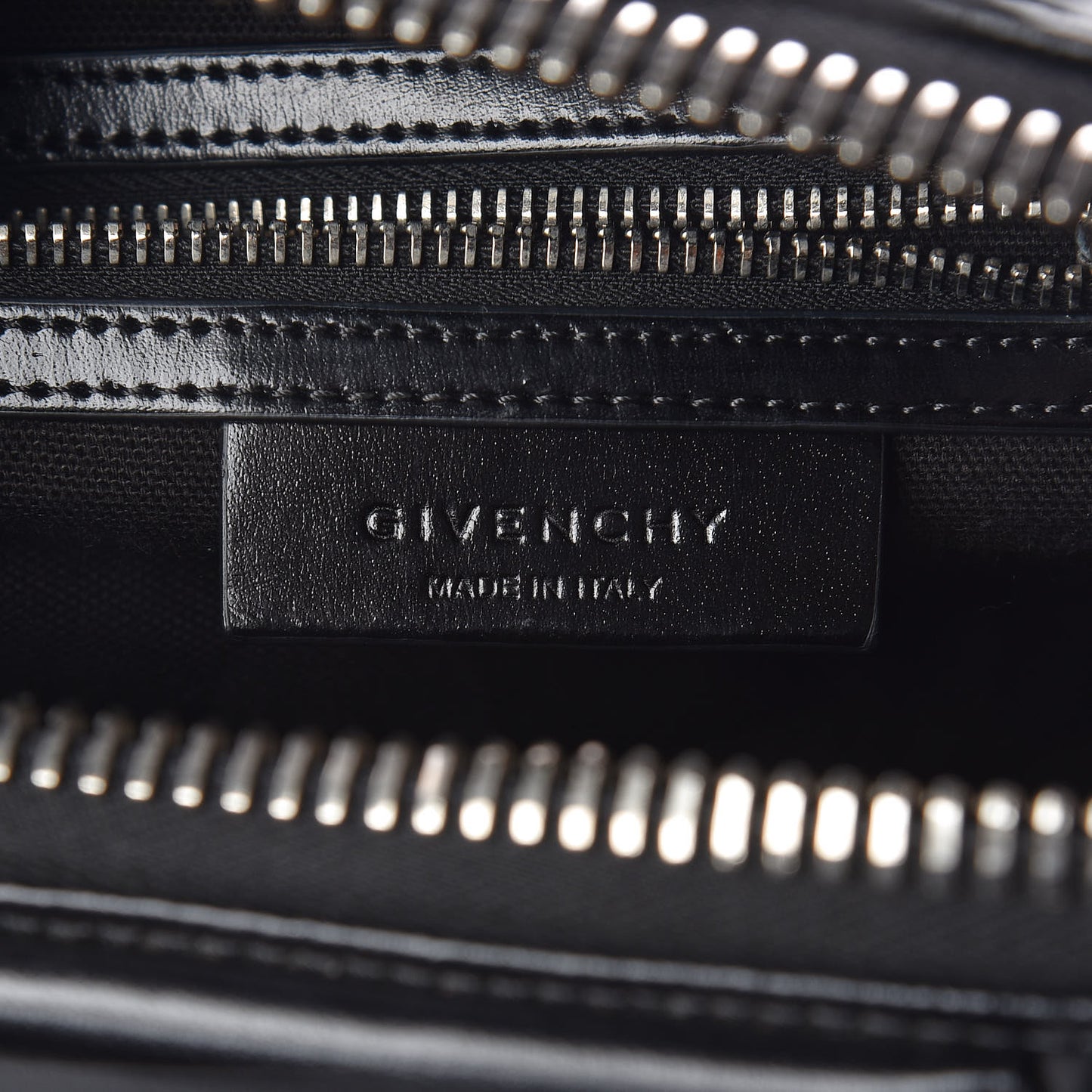 Shiny Lord Calfskin Small Antigona Black
