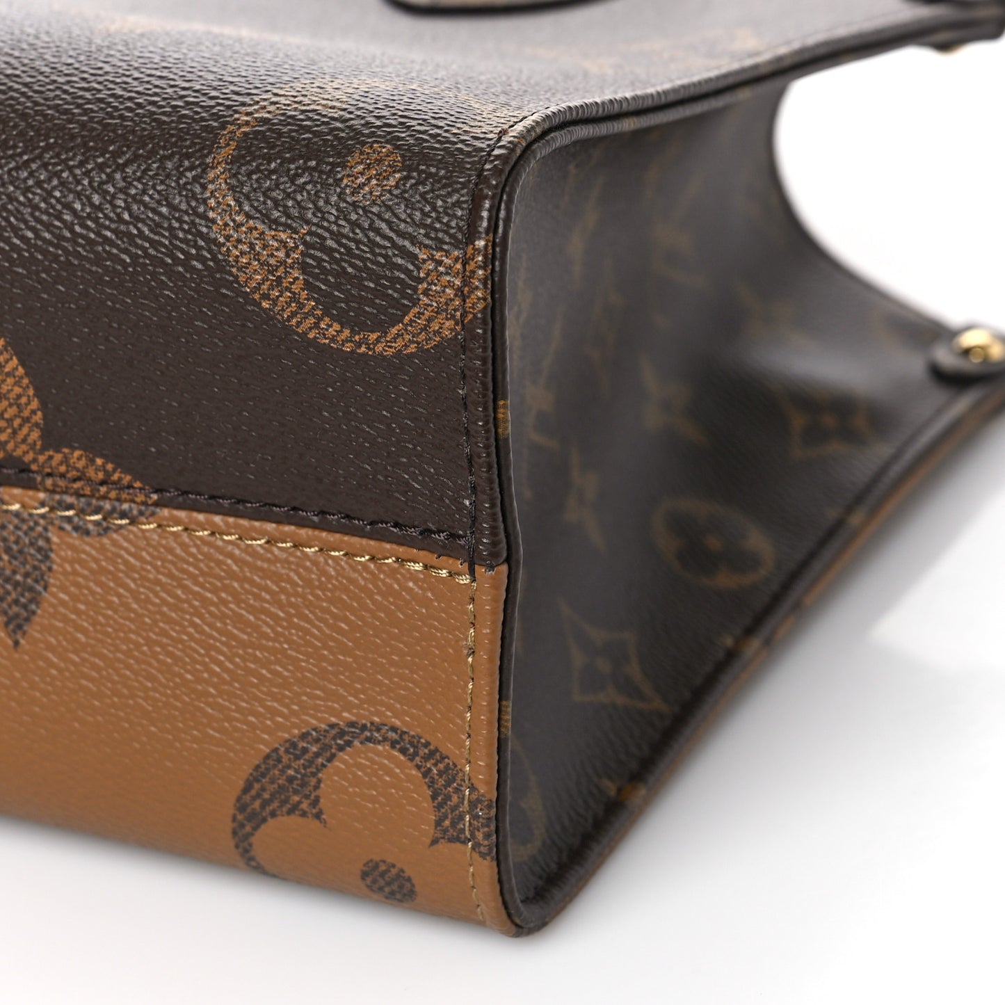 Reverse Monogram Giant Onthego PM
