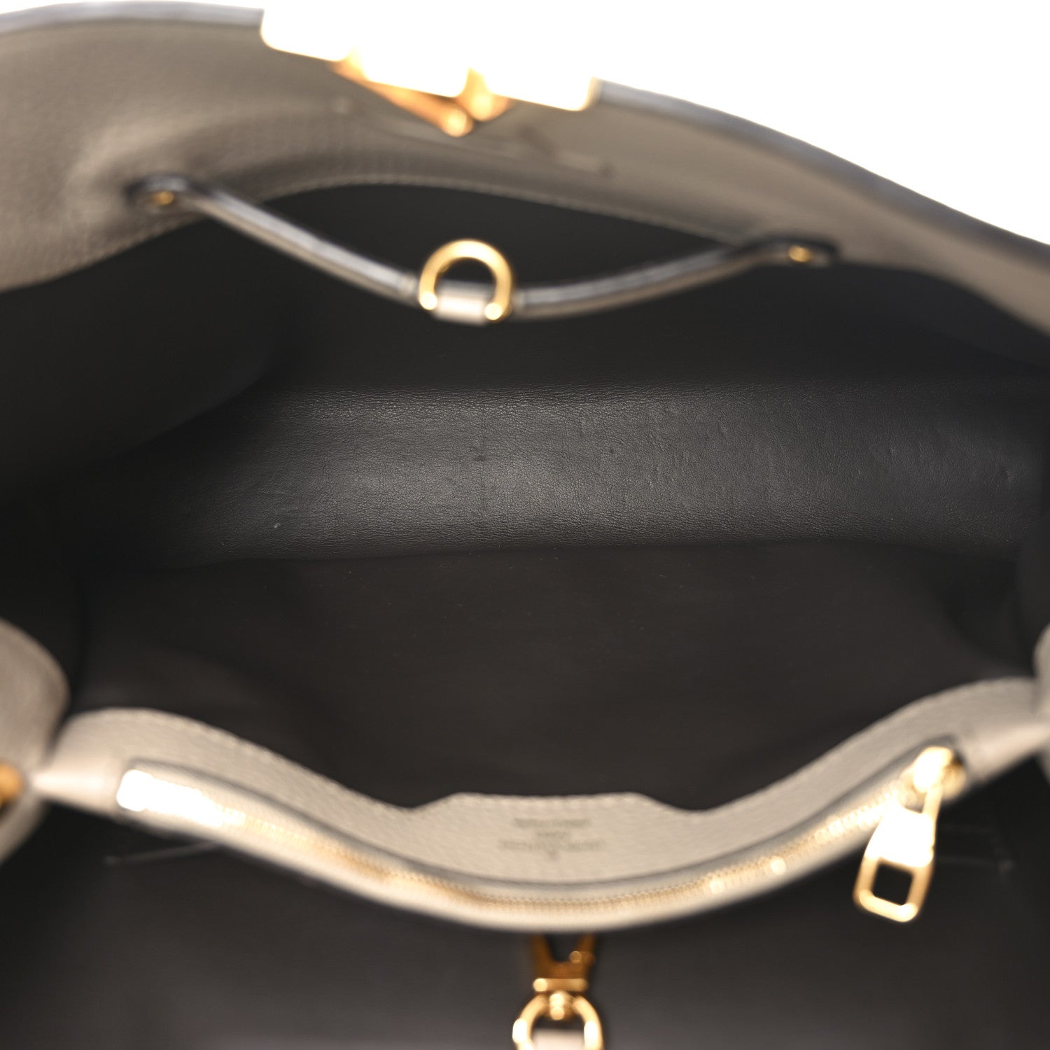 Louis Vuitton Taurillon Capucines MM Galet 5 of 9