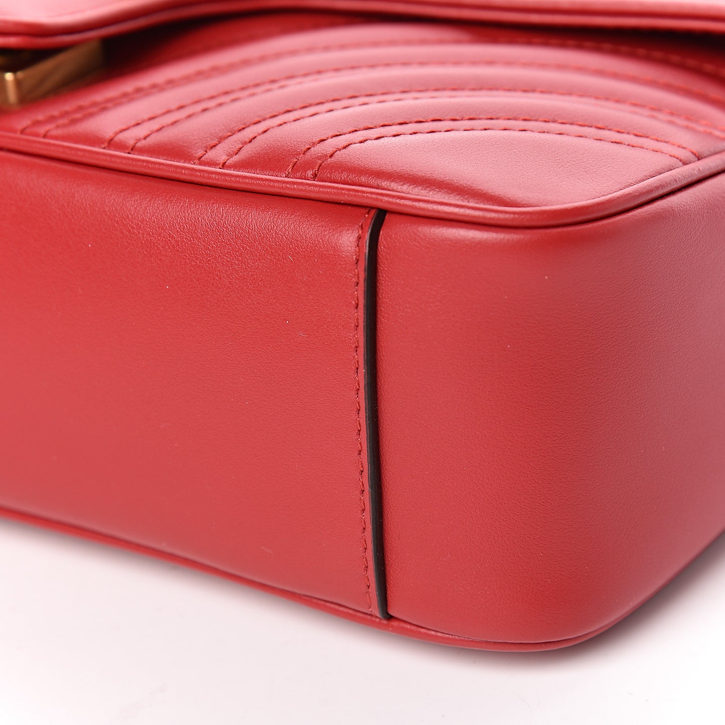 Calfskin Matelasse Small GG Marmont Shoulder Bag Hibiscus Red
